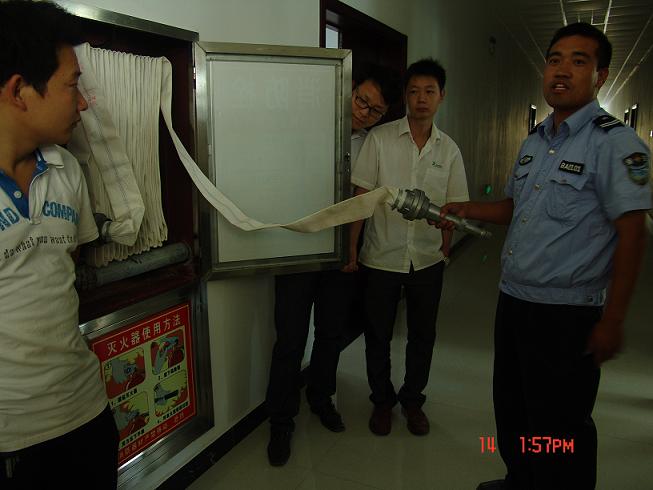 2012年9月14日公司在厂区空旷地带举行消防实战演练