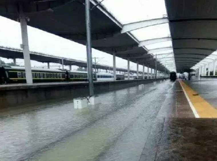 滂沱大雨中，驱车一千多公里去培训